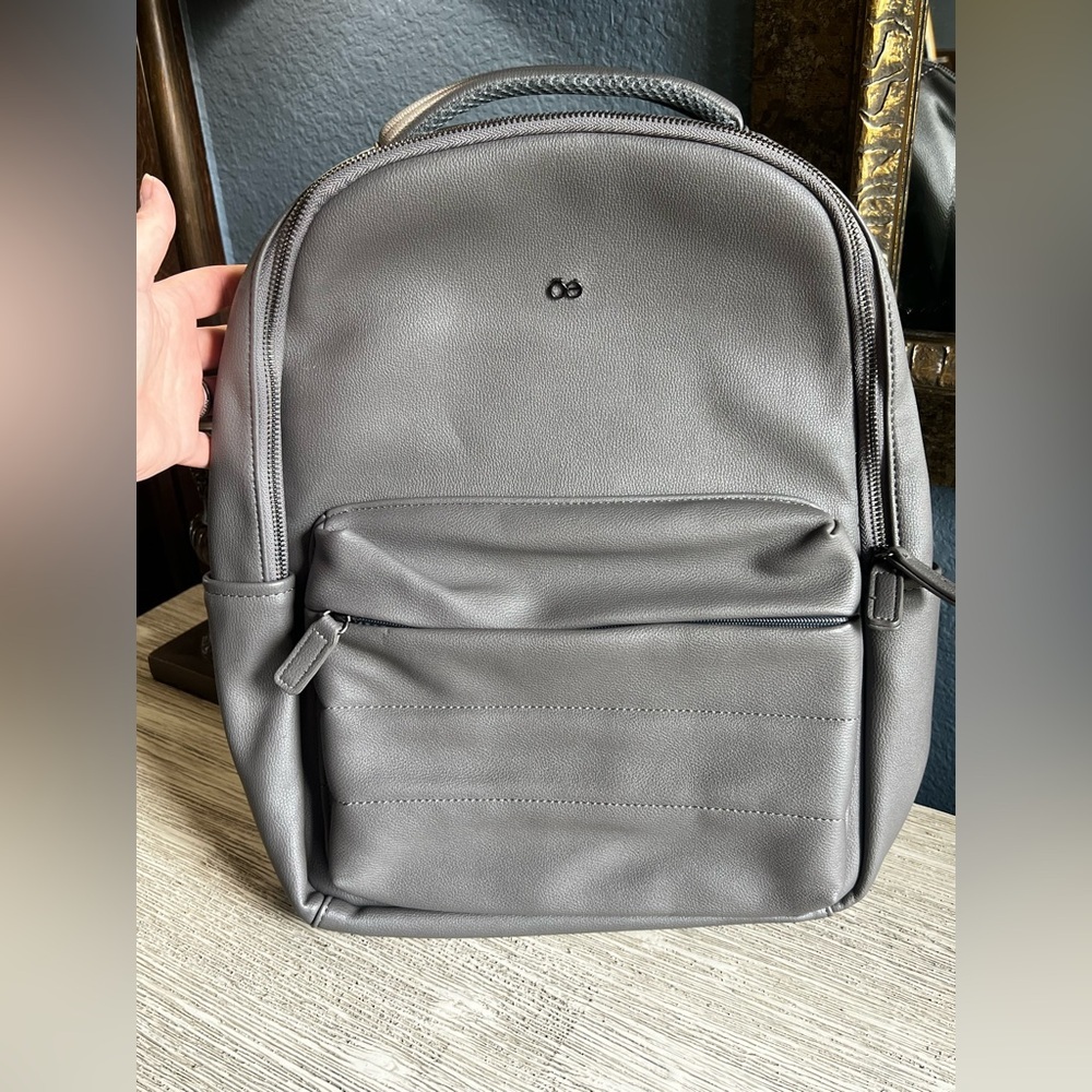 LIKE NEW!!! Cloe Uomo Sleek Charcoal Backpack for Men